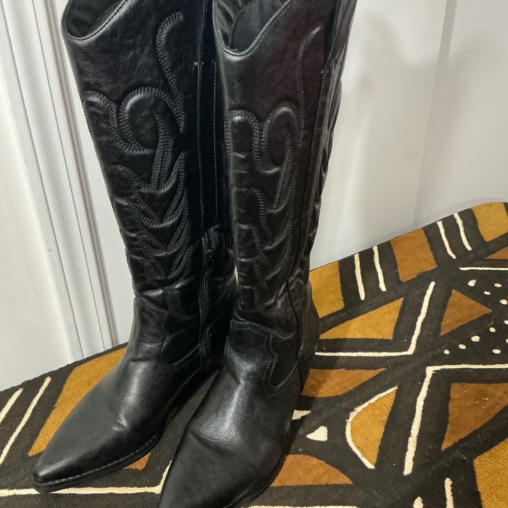 Boots - Picture 3 of 8